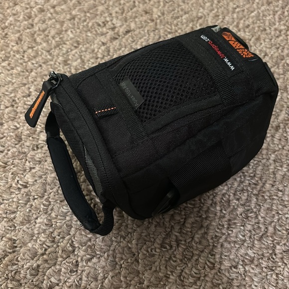 Lowpro Camera Accessory Case Apex 100 AW - Picture 2 of 6